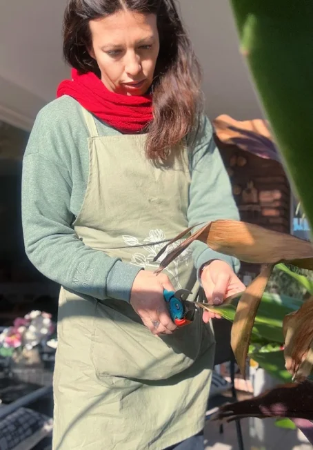 Pau, de Verdetucci, podando una planta